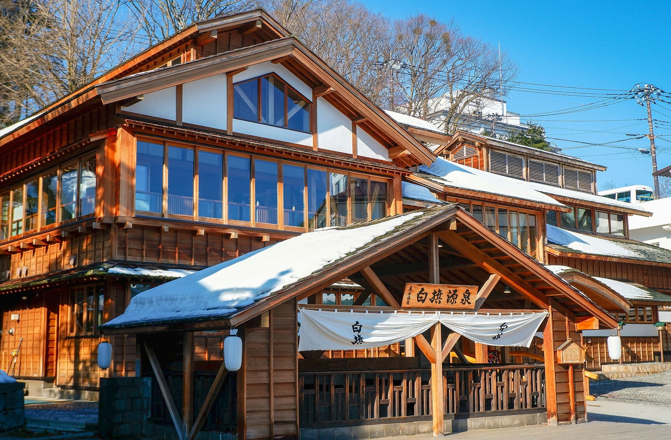 公衆浴場の外観の写真